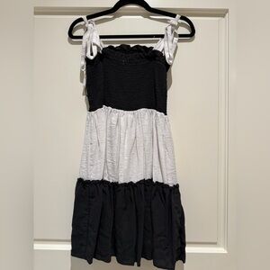 Q and A Los Angeles Brand Dress/Swimsuit Cover - Black and White Colorblock - L